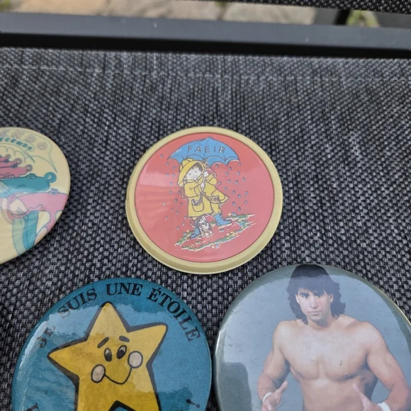 Lot Of 24 Pinback Buttons - Picture 7 of 11